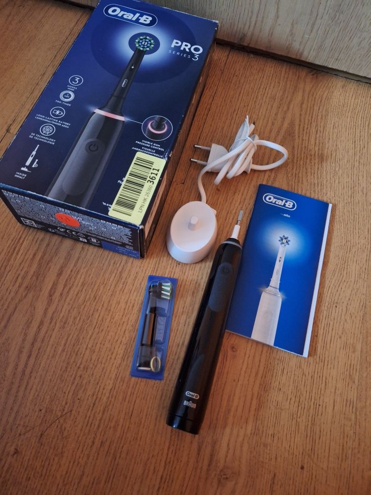 Szczoteczka elektryczna Oral-B Pro Series 3 Black powystawowa