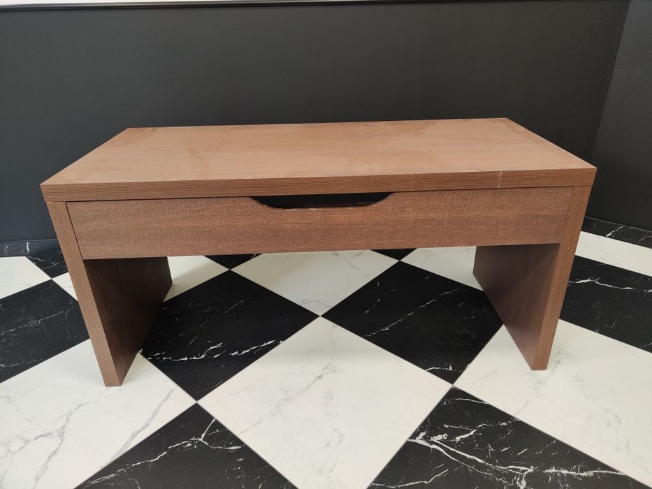 Biurka i krzesła sprzedam