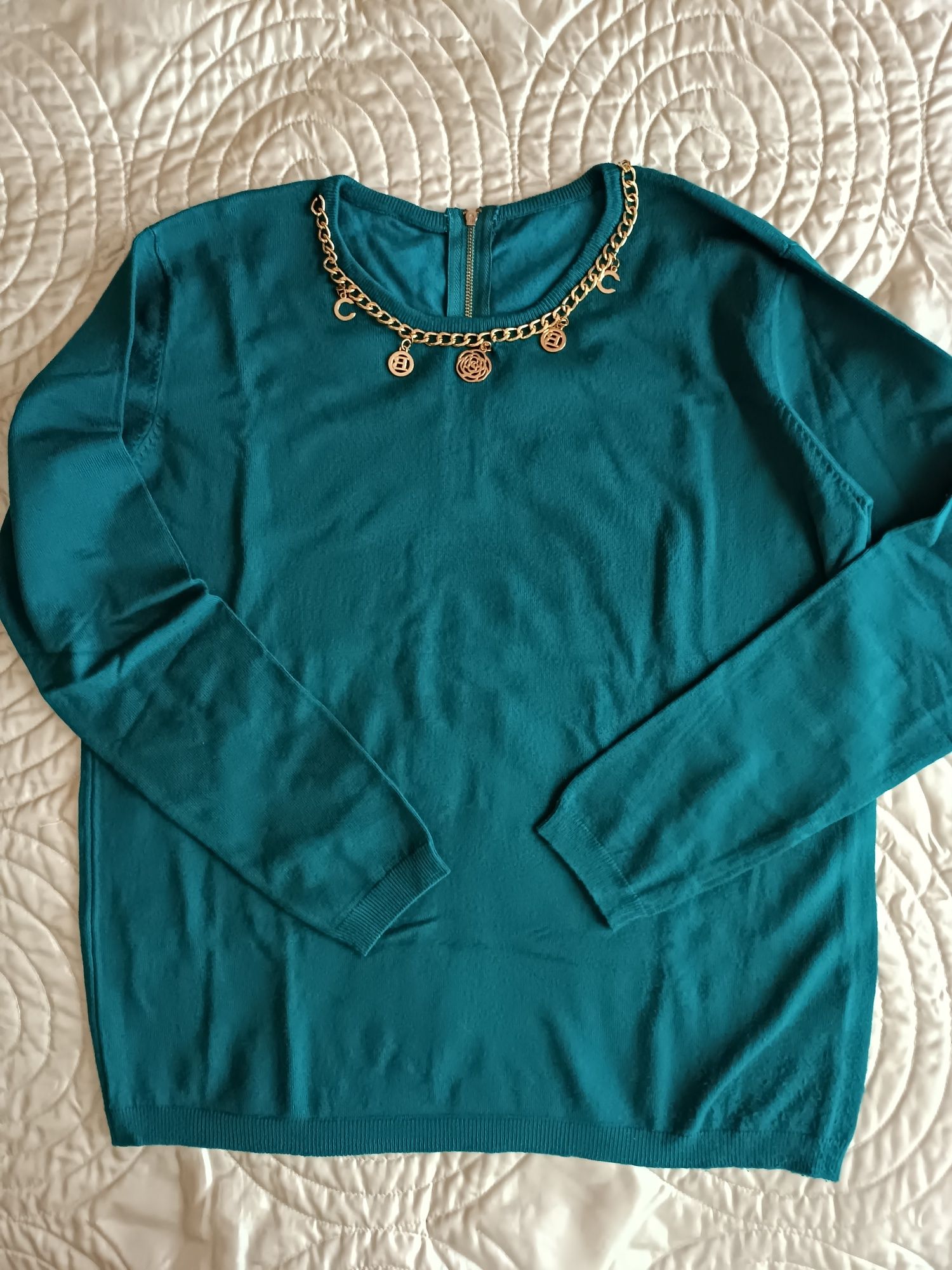 Camisola com aplicações em dourado