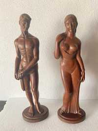 Estatuetas de casal estilo Arte Deco esculpidas em madeira de Sissó