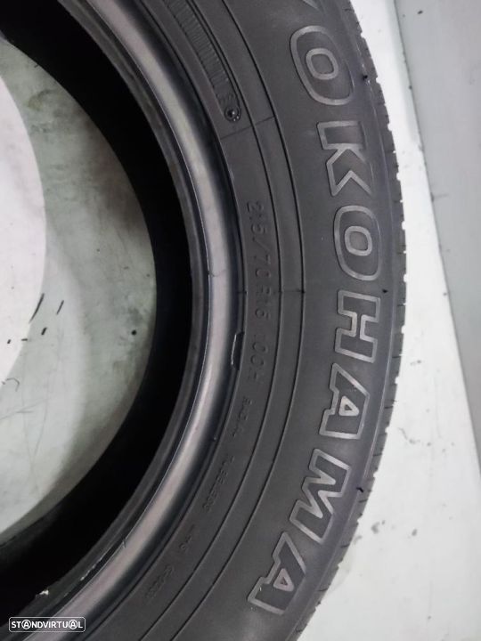 2 pneus semi novos 215-70r16 yokohama - oferta dos portes 120 EUROS