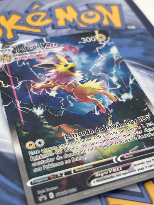 Jolteon Vmax (carta pokémon)