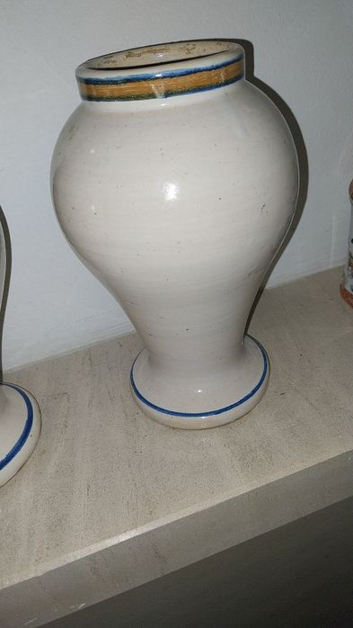 2 jarras de cerâmica muito antigas pintadas à mão