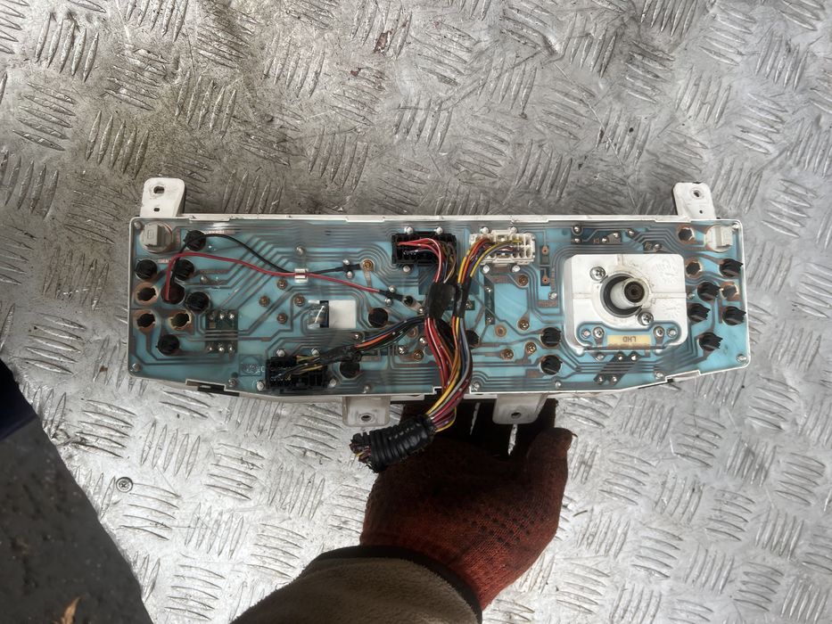 Приборная панель 2.4 бенз Ниссан террано 2 nissan terrano год 03