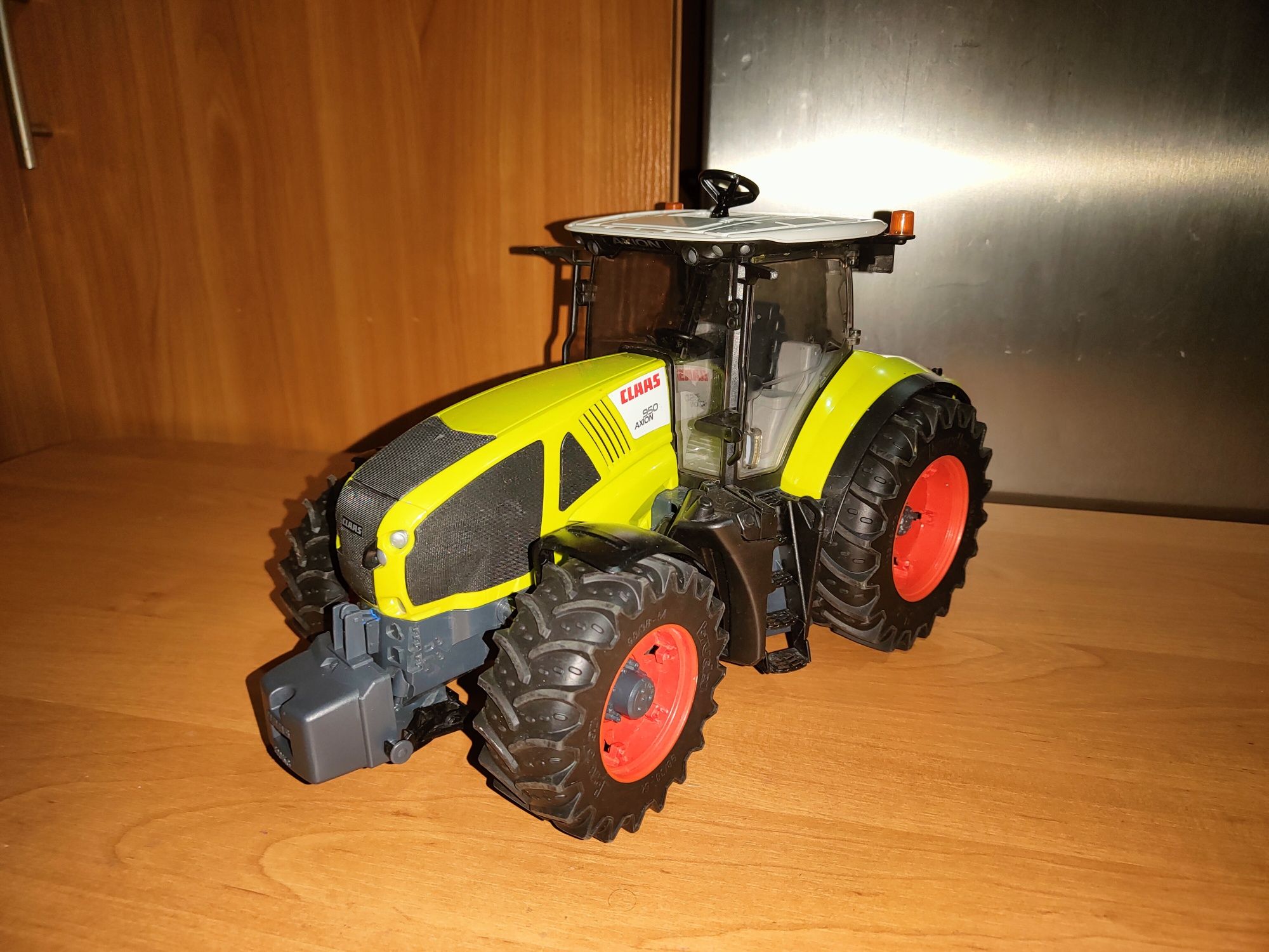 Bruder ciągnik Claas Axion 950