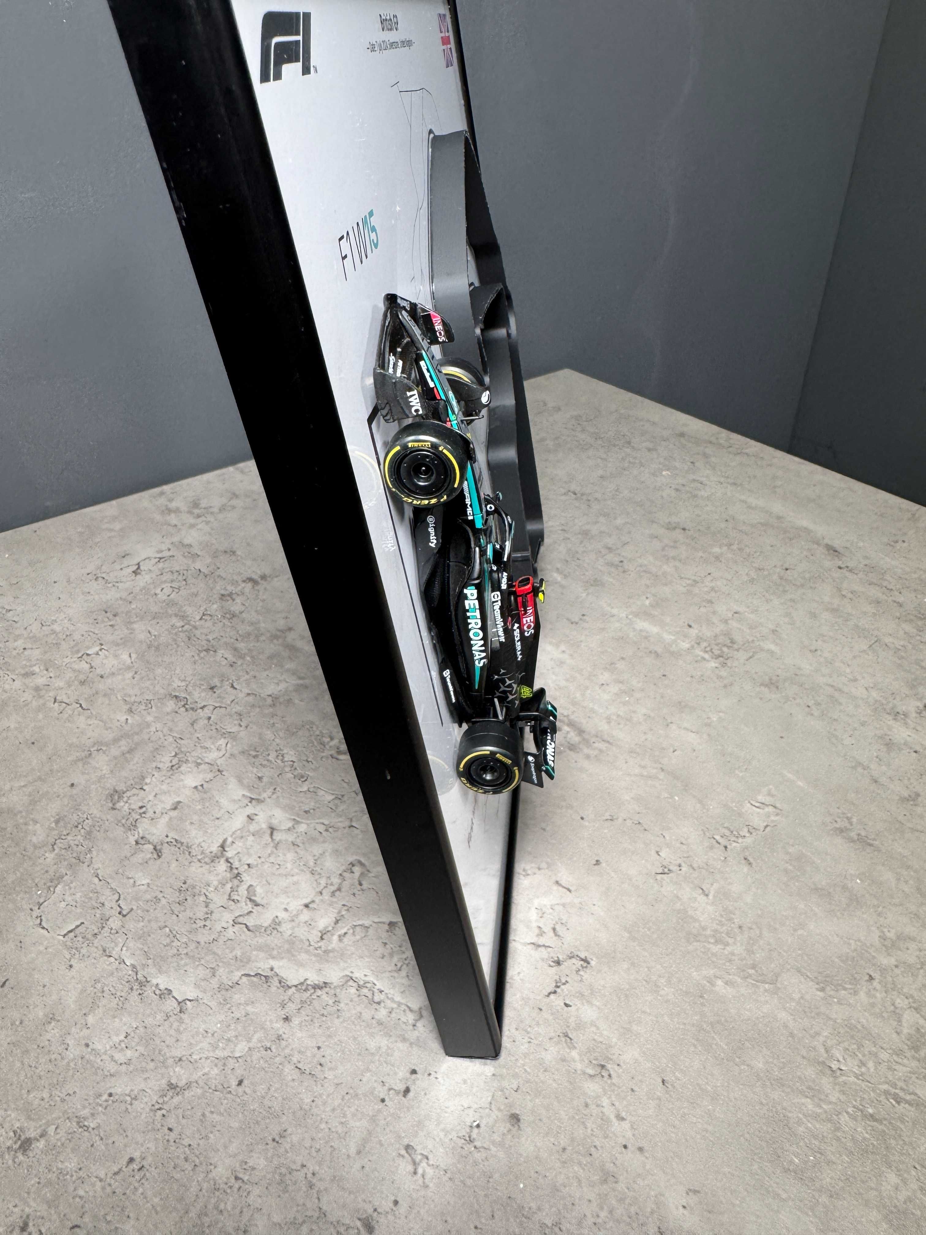 3D Картина Bburago F1 W15 Mercedes та 3D Трасою British Lewis Hamilton