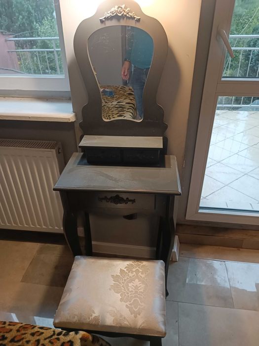 Toaletka z lustrem i taborecikiem w kolorze ciemno szarym / antracyt