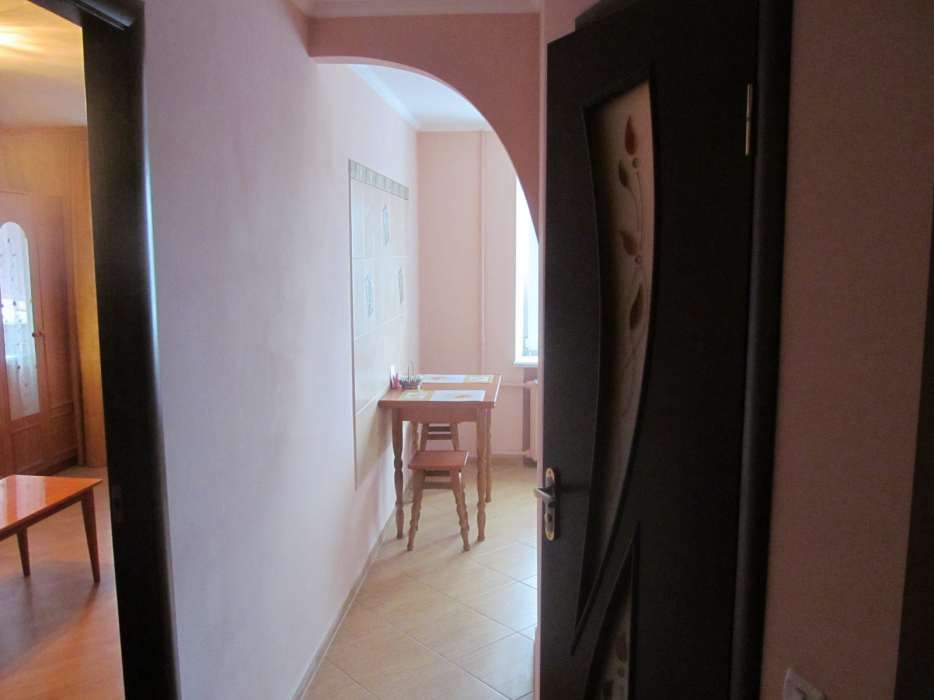 Здам подобово затишну однокімнатну квартиру центр всі зручності