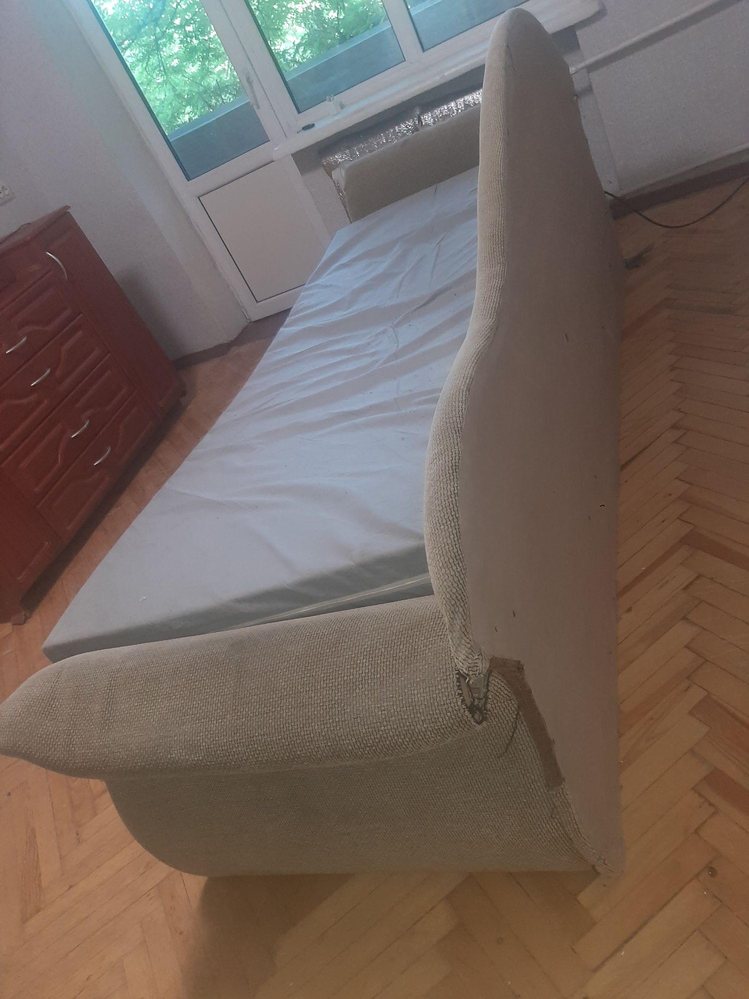 Срочно  продам  диван