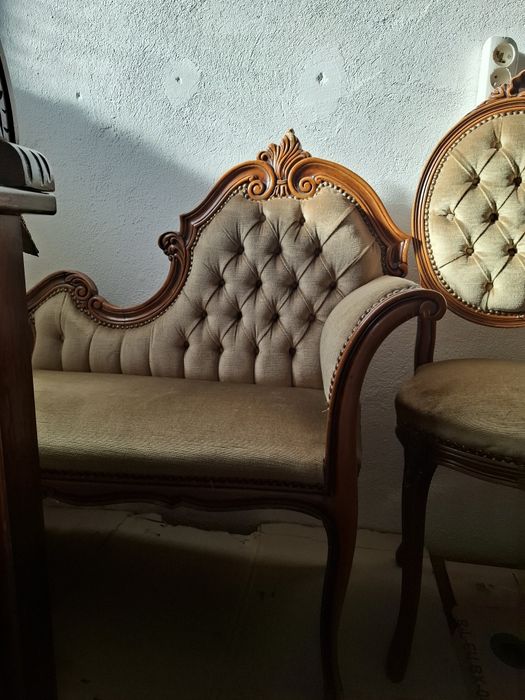 Ławka i dwa krzesła