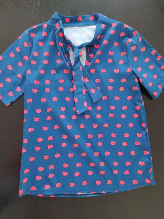 Bluzka z krótkim rękawem w usta