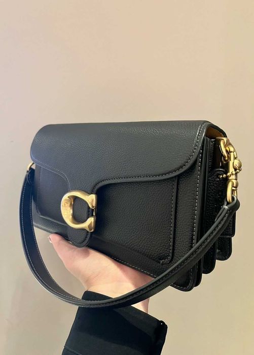 Torba na ramię z logo Chain Tabby26 w kolorze czarnym i złotym, nowa