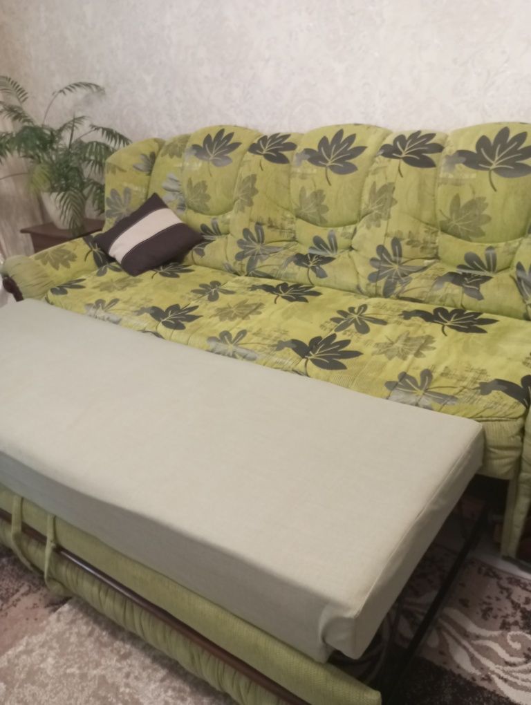 Продам диван великий