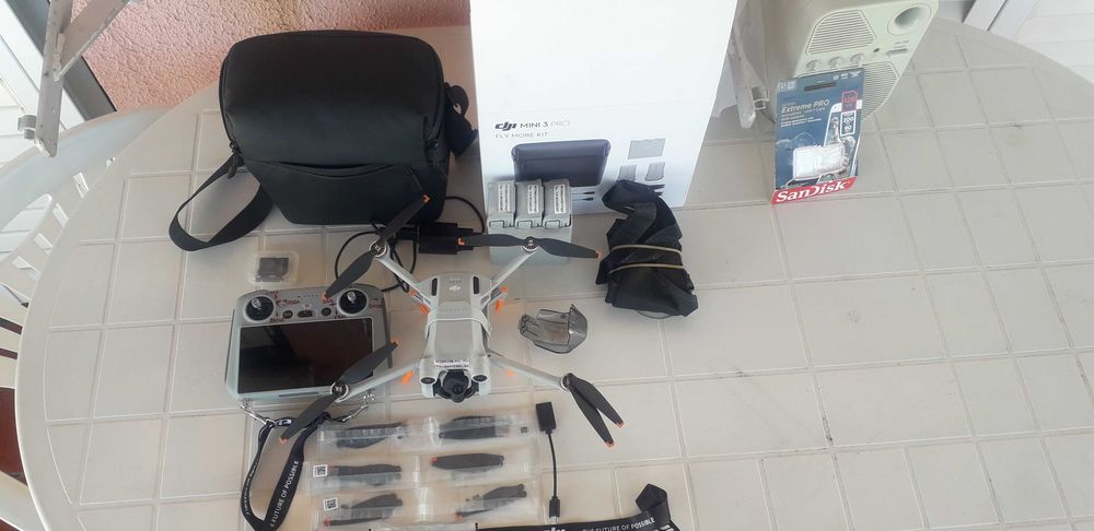 Drone DJI 3 Pro Fly more combo + Mala ,saco, cartões memoria +Extras
