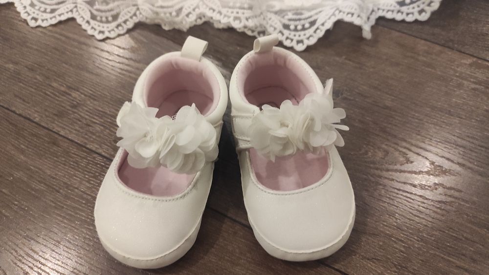 Zestaw sukieneczka buty opaski na chrzciny dla dziewczynki Smyk