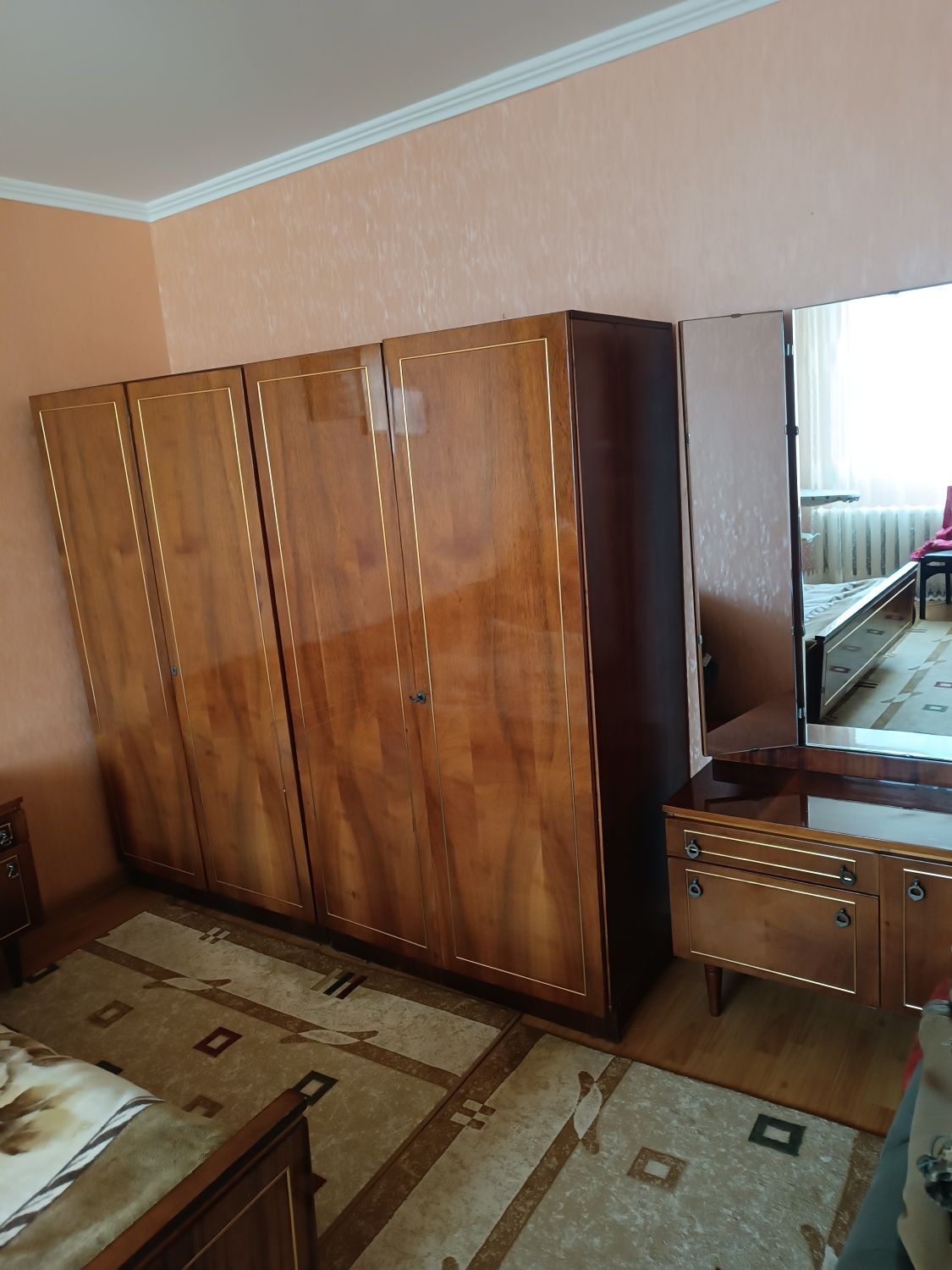 Продам шафу триляж.