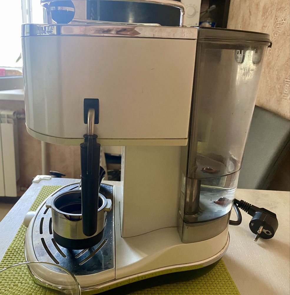 Кофеварка Delonghi ECO31.W