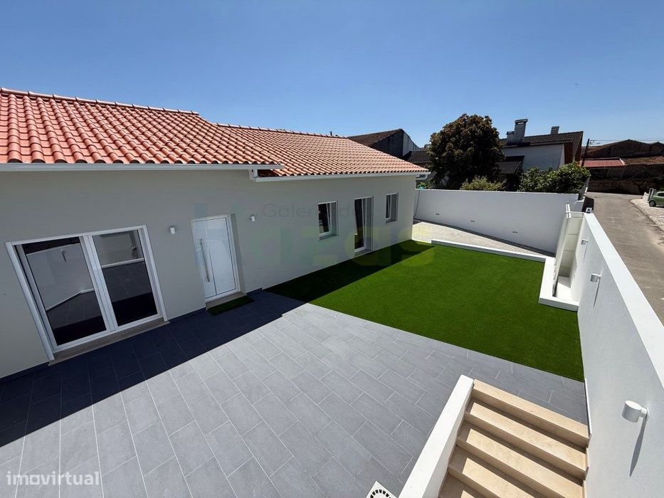 Moradia Isolada V3 com Logradouro em Pinheiros, Leiria