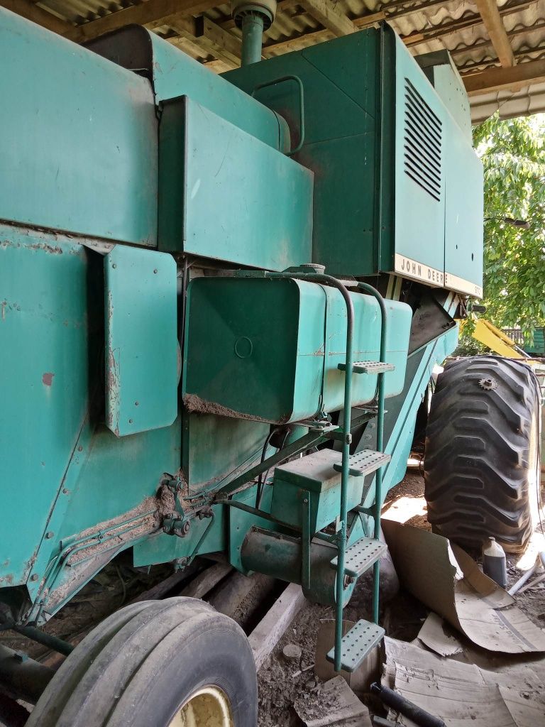 Kombajn zbożowy John Deere 975