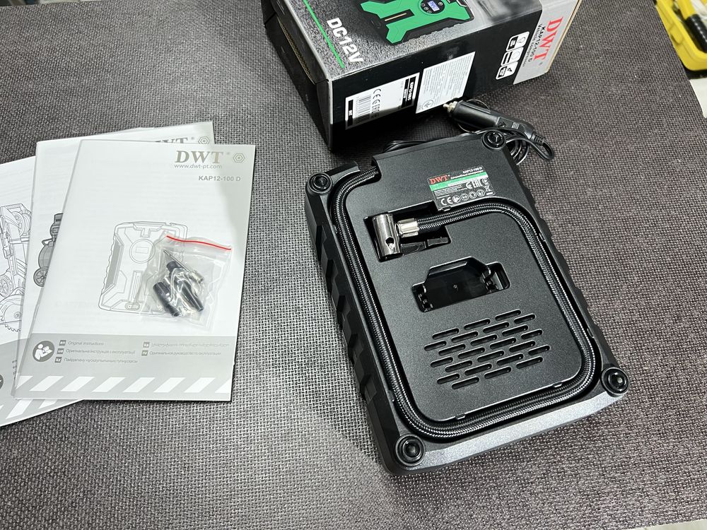 Автомобильный компрессор DWT KAP12-100 D с дисплеем