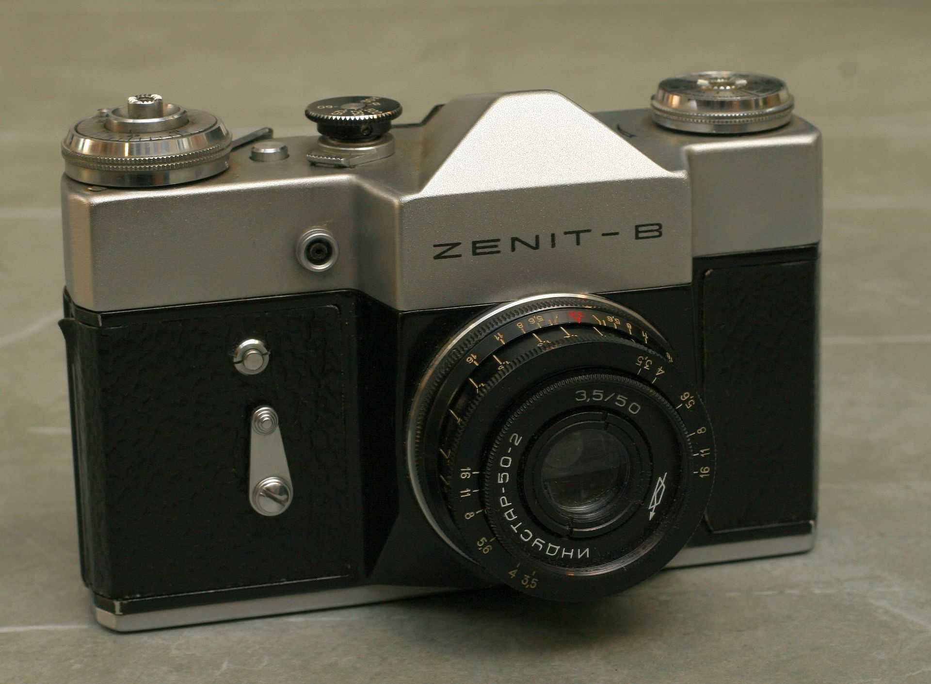 Aparat fotograficzny Zenit B obiektyw Industar 50-2 pokrowiec