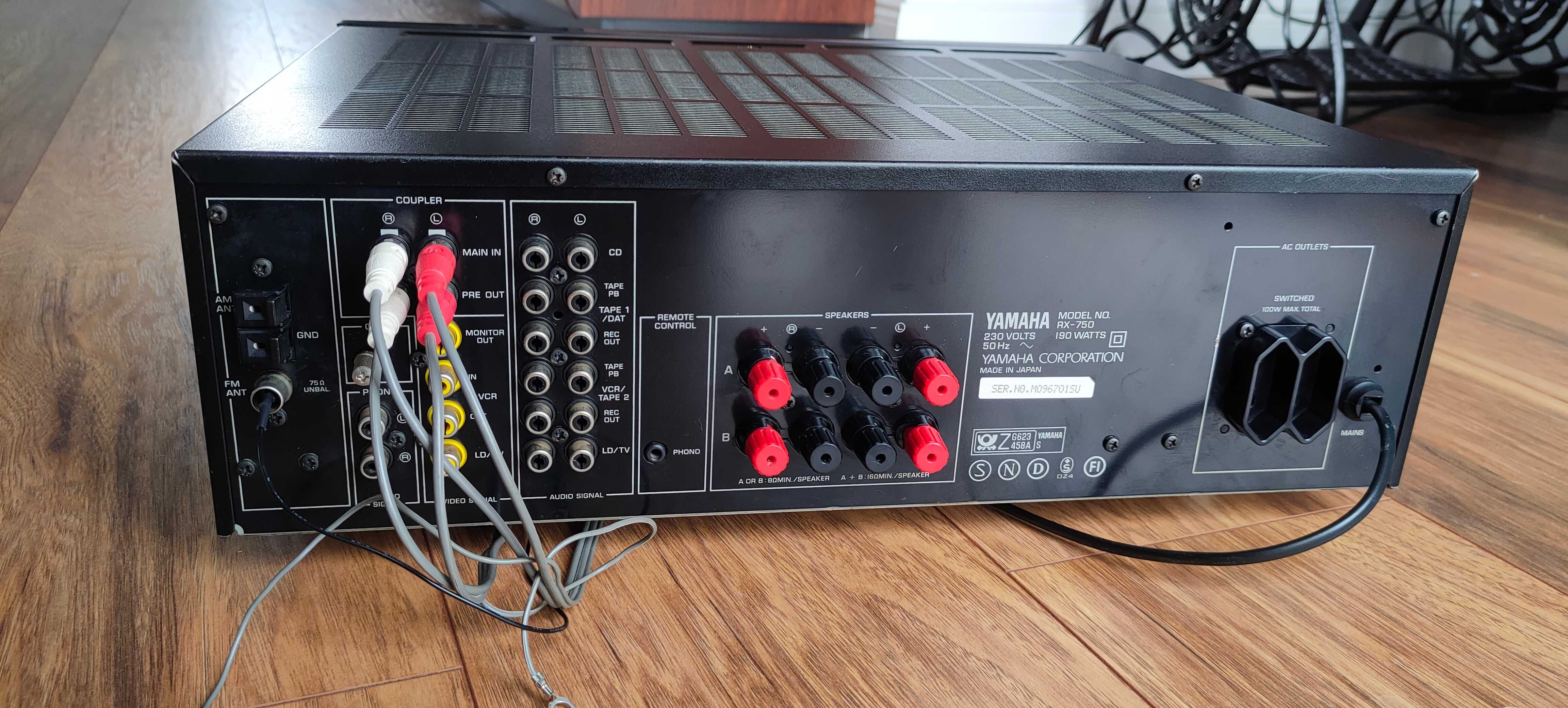Amplituner stereo Yamaha RX-750