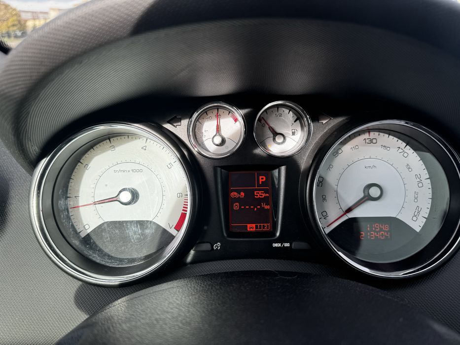 Peugeot 308 2012 року