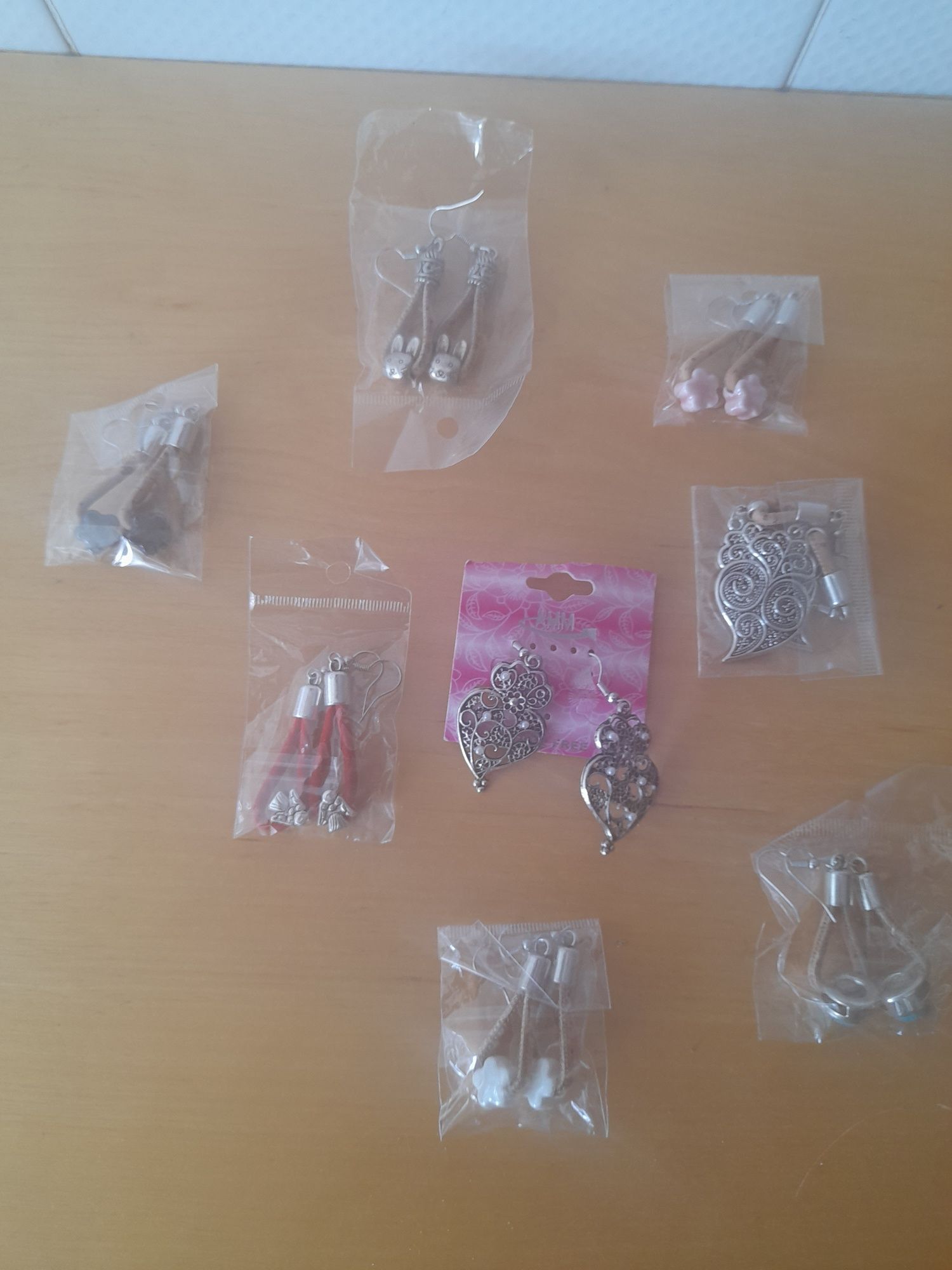 Brinco feitos de artesanato