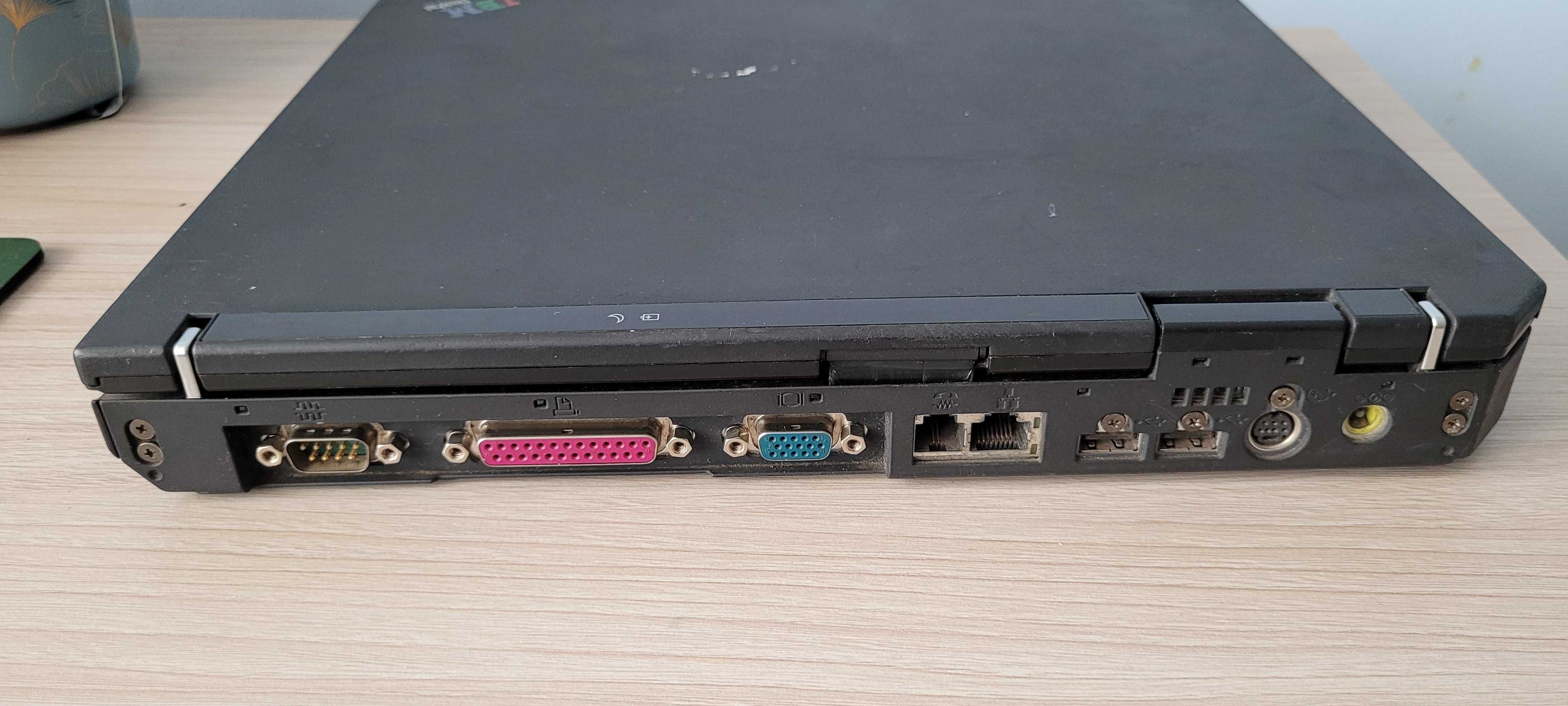 Zabytkowy komputer ibm thinkpad t30