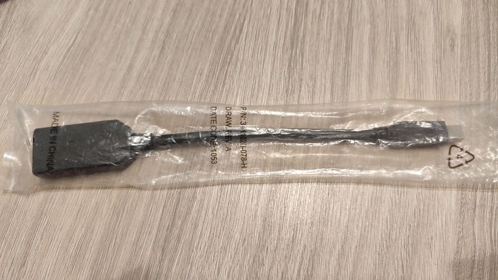 Адаптери: Displayport Apple,DVI, dislayport