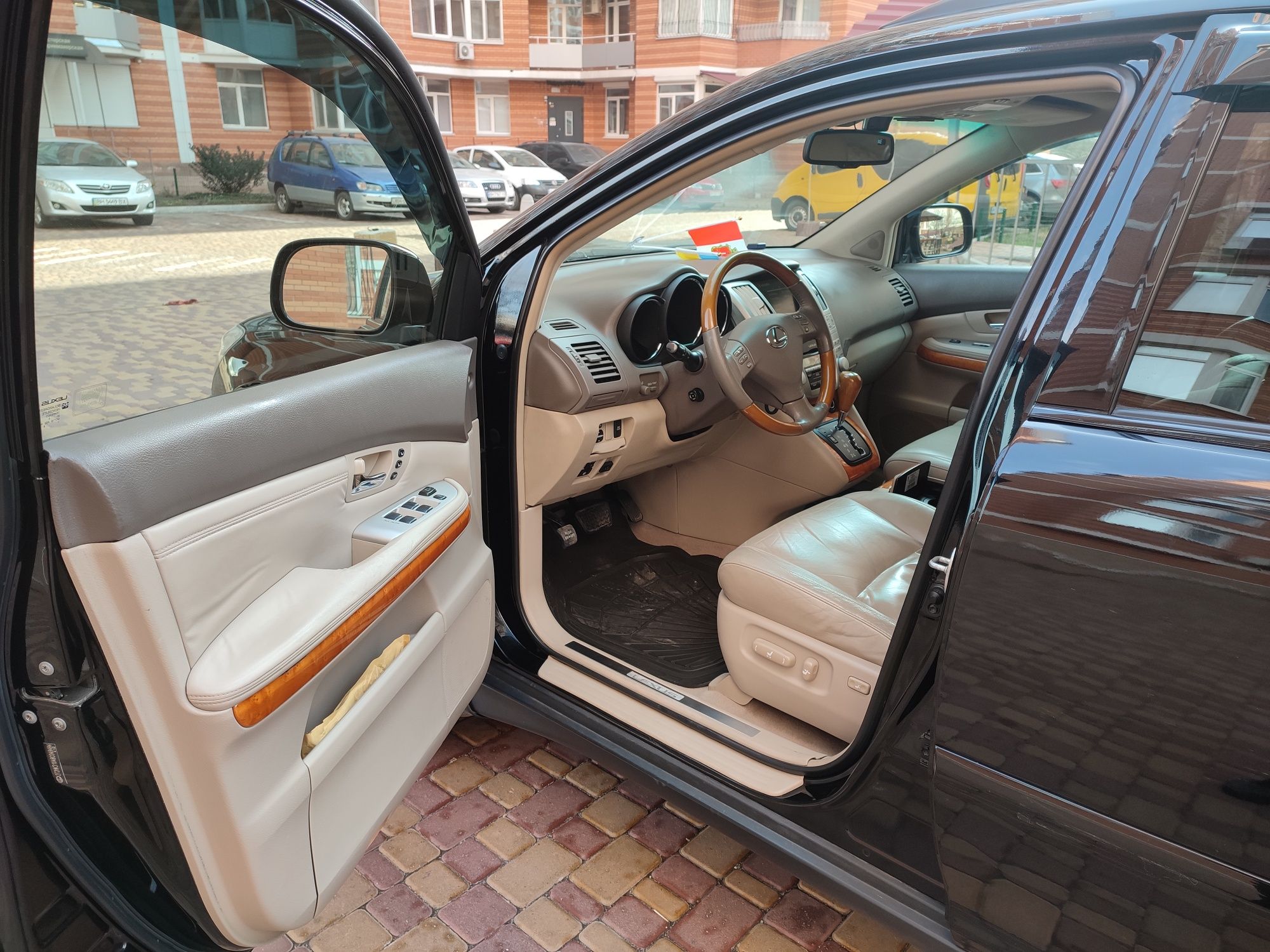 Продам. LEXUS RX 350