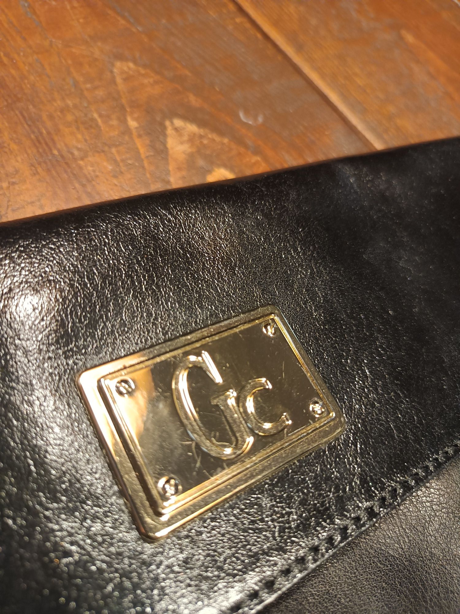 Torebka czarna marki Guess
