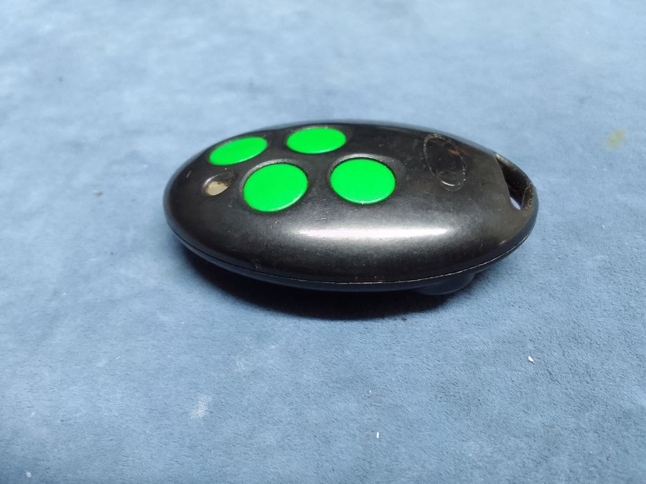 Пульт Скетч для гаража ворот шлакбаума