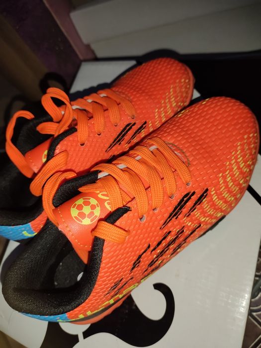 Бутсы футбольные