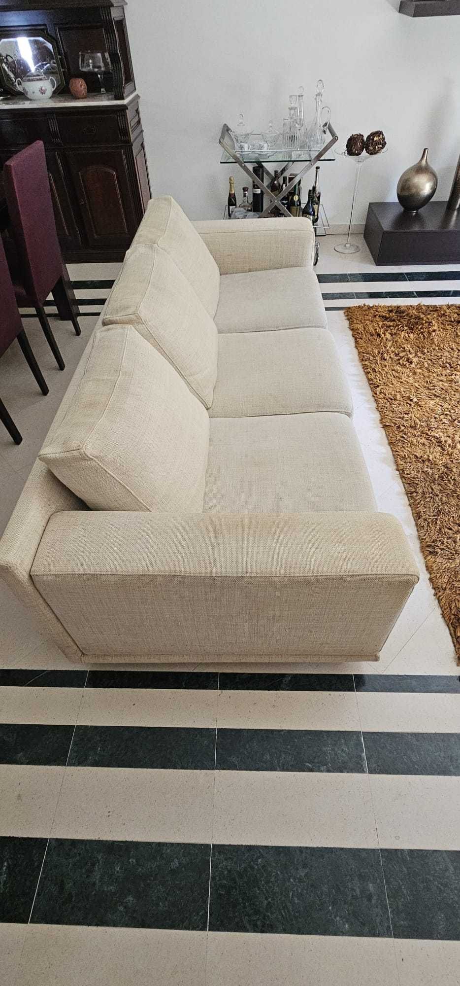 Sofá 3lugares em bom estado