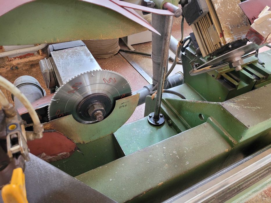 Углопил деревообрабатывающий станок. Станок для изготовления гробов