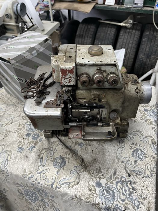 Продам оверлок джуки агат как на фото, без стола