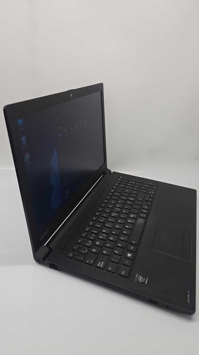 Portatil Toshiba i3, 8Gb RAM, SSD 240Gb