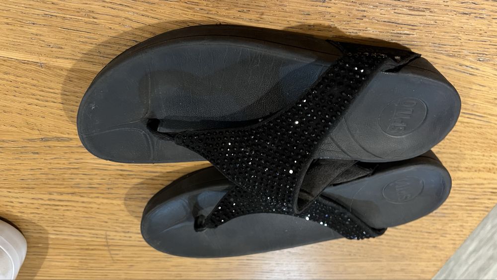 Czarne Klapki Japonki damskie 39 koturny 4 cm Spyto