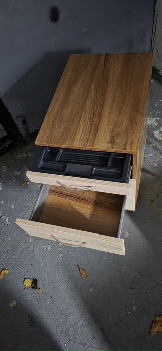 Komoda - kontenerek z trzema szufladami