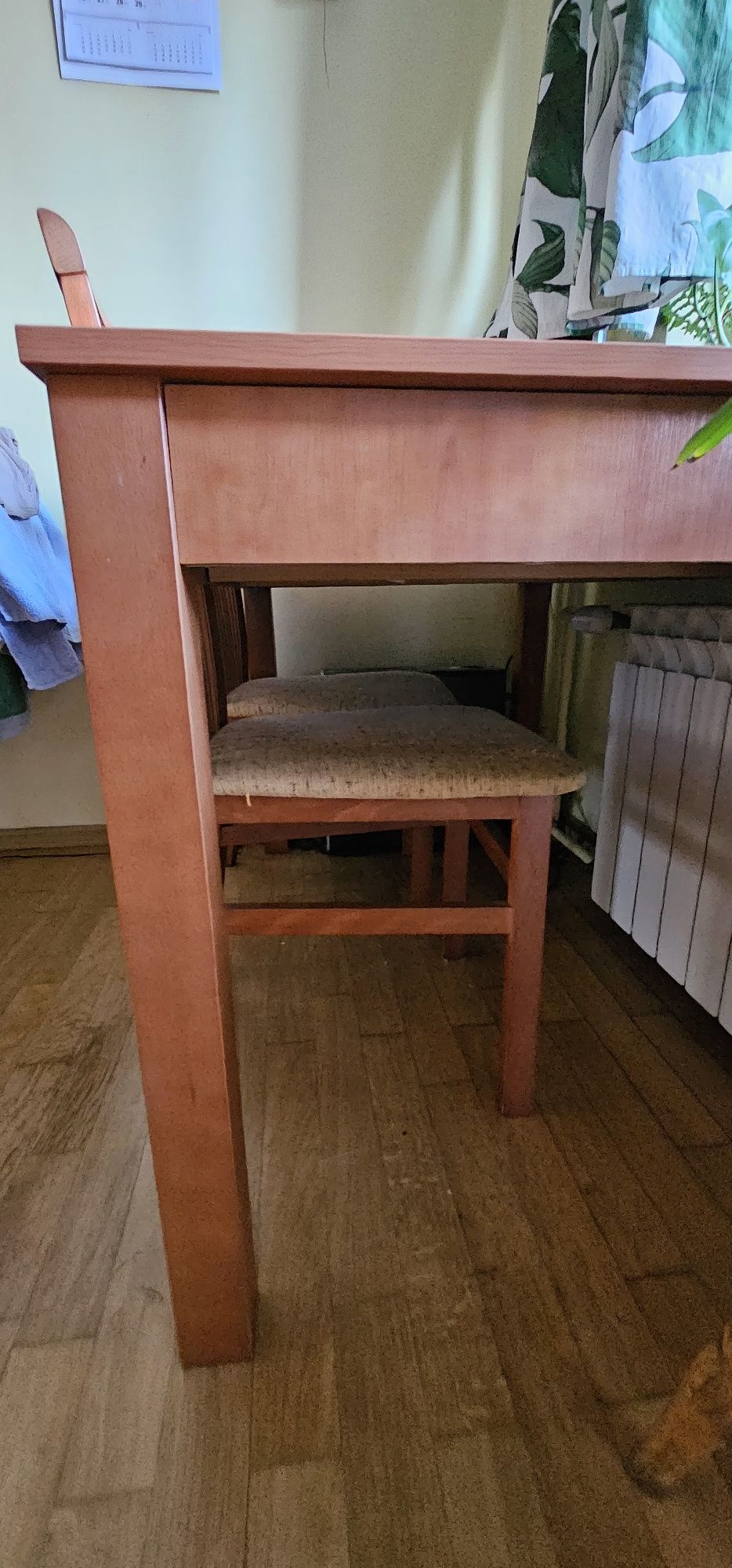 Stół uzywany drewniany z 4 stolkami za free