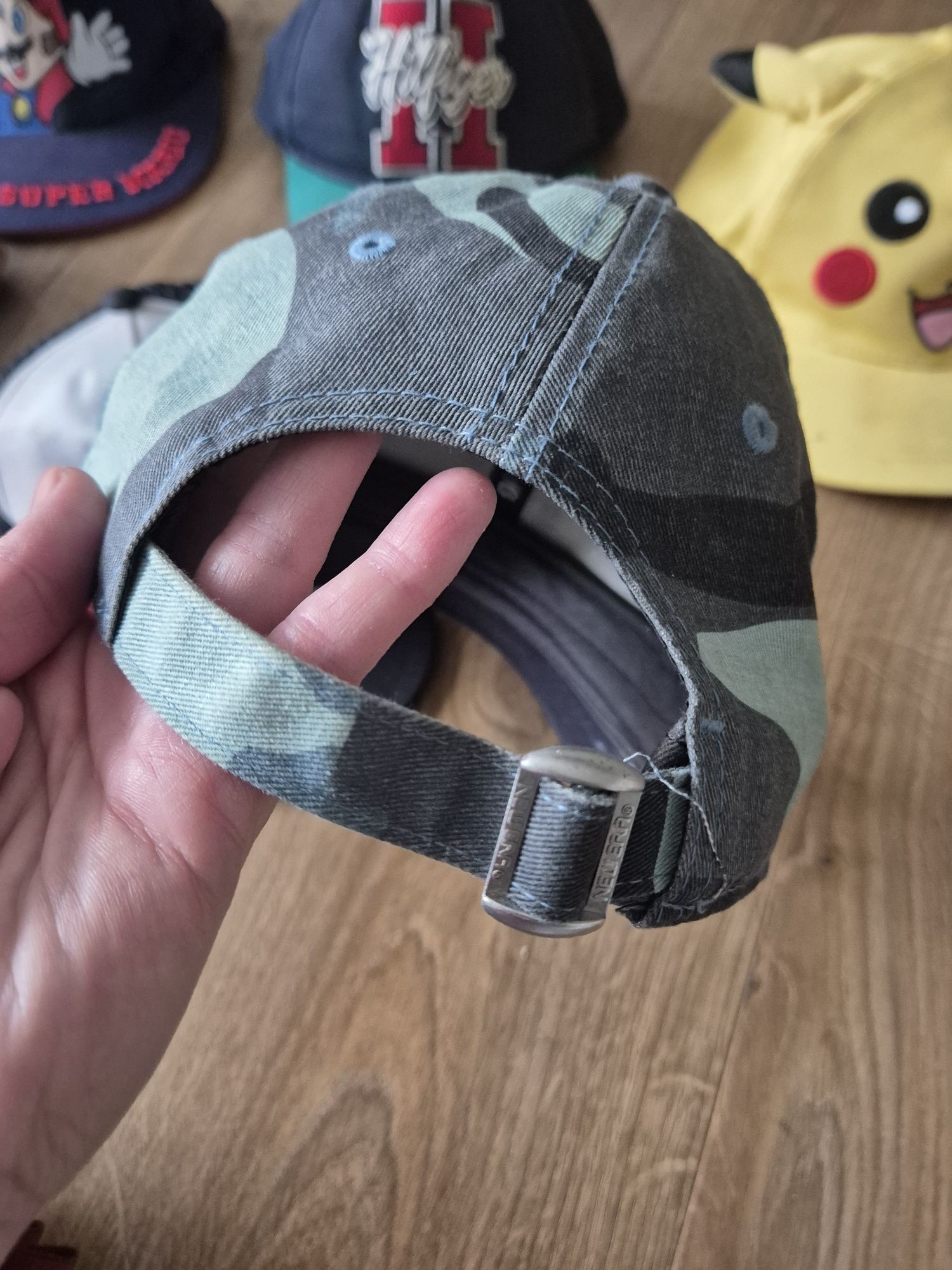 Czapka z daszkiem New Era 116/122 moro tył regulowany