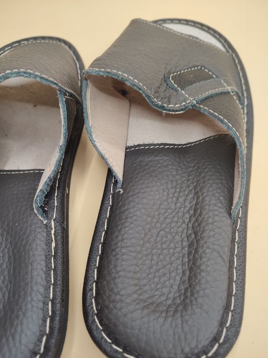 Шкіряні домашні капці