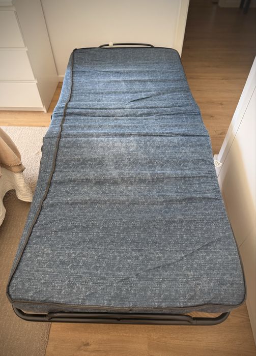 Cama desdobrável como nova!