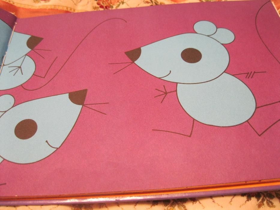 Egss and little Mice на английском языке детская книга о мышке картон