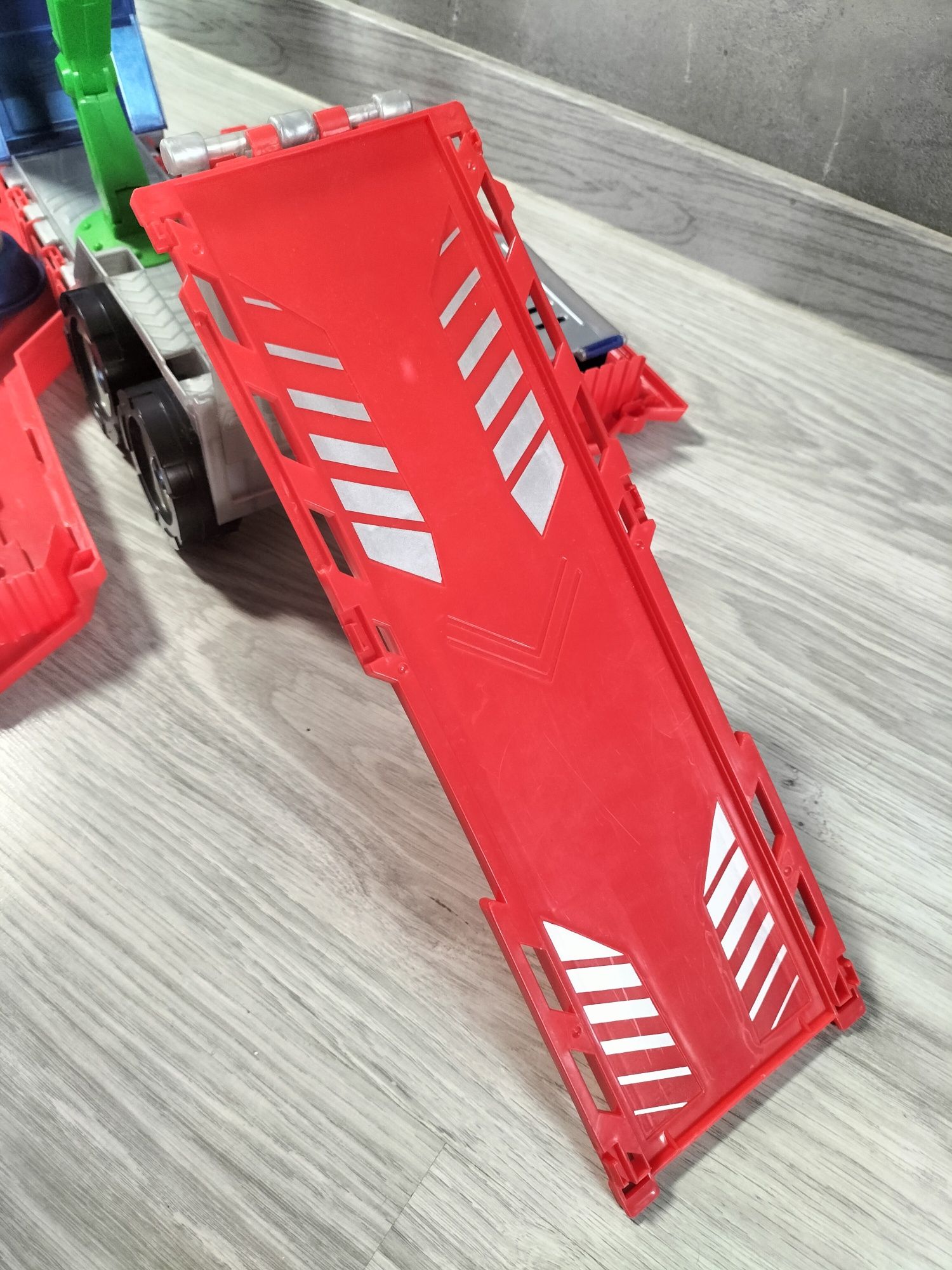 Duży pojazd transporter Pidżamersi Hasbro Pojazd transformujący PJ Mas