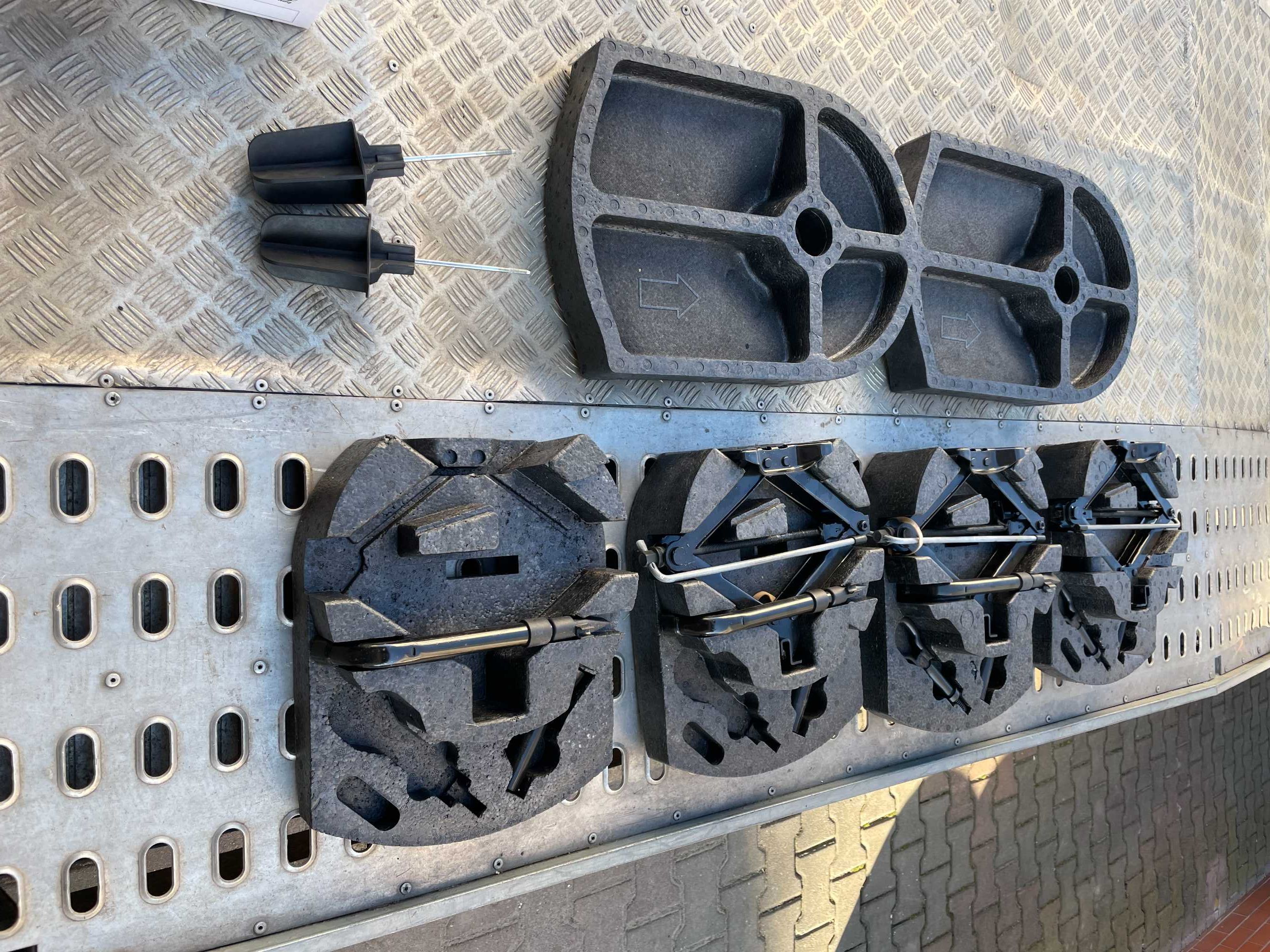 FORD MONDEO MK4 WKŁAD bagażnika koła zapasowego  styropian stan bdb
