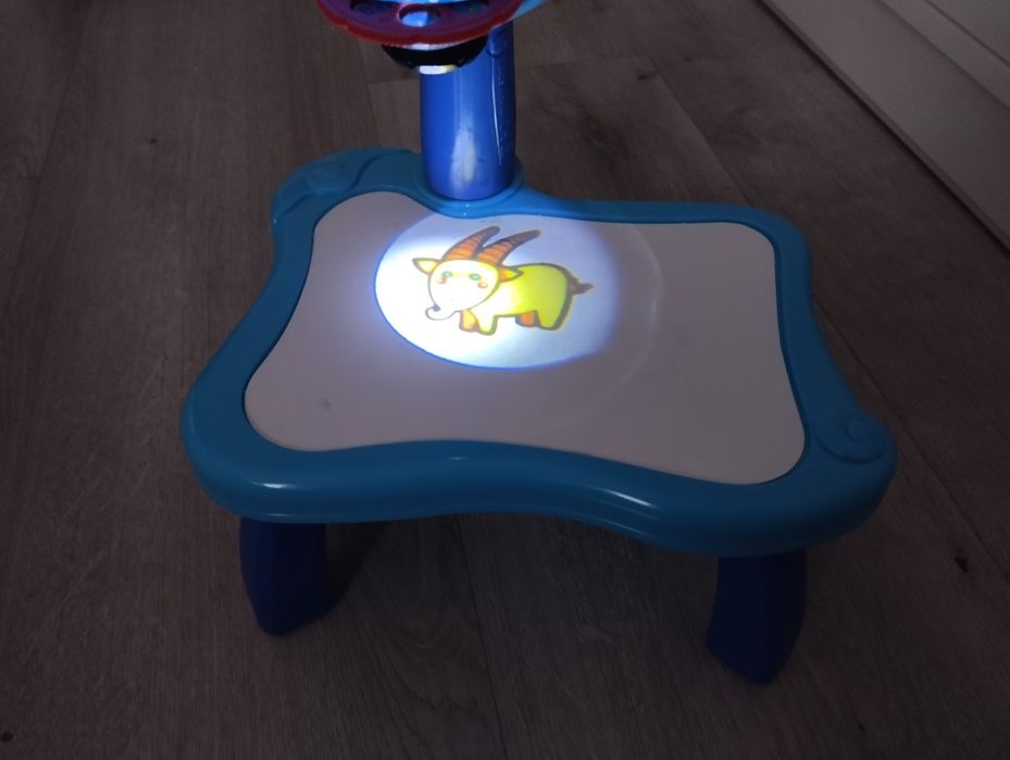 Stolik edukacyjny z podświetleniem do rysowania