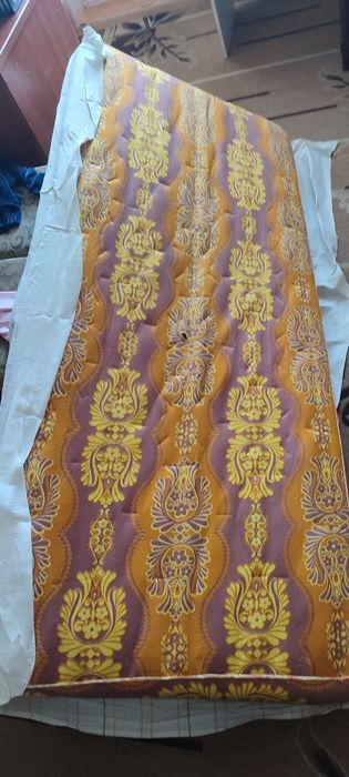 Продам ліжко полуторне