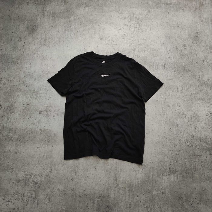 DAMSKA Koszulka Bawełna Czarna Center Swoosh Nike Casual Sport Logo